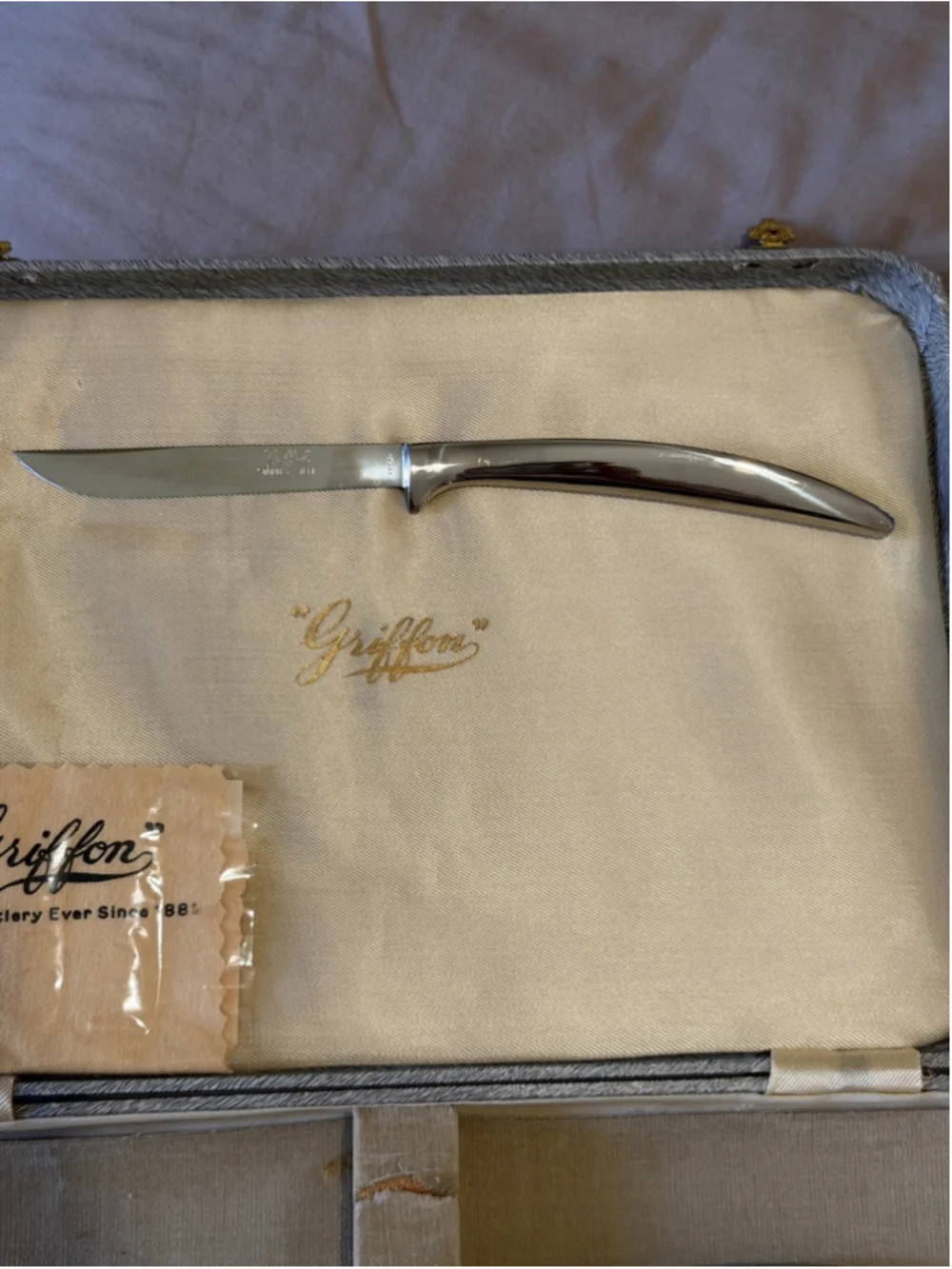 Vintage Griffon 8 PC Stainless Steel steak knives set in original case